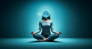 Trenden sprider sig inom biohacking-kretsar och på sociala medier. Stäng av telefonen, skippa sockret, hoppa över streaming och casinospel i 24 timmar, så "nollställer" du hjärnans belöningssystem. Dopaminfastan låter som ett enkelt livshack, men verkligheten är mer nyanserad än vad de flesta influencers vill ge sken av. Dopamin är inte det du tror De flesta förknippar dopamin med njutning, men det stämmer inte riktigt. Dopamin handlar främst om motivation och förväntan. Hjärnan frisätter dopamin när den förutspår en belöning, inte när belöningen redan har anlänt. Det förklarar varför jakten ofta känns mer intensiv än själva fångsten, och varför du kan scrolla sociala medier i en timme utan att egentligen njuta av det. Arvid Carlsson, som fick Nobelpriset i medicin år 2000, visade att dopamin är avgörande för motorisk kontroll och att brist på signalsubstansen leder till Parkinsons sjukdom. Hans forskning slog fast att dopamin är långt mer än en "lyckomolekyl", det är en av hjärnans mest centrala budbärare som styr allt från rörelser till beslutsfattande. Så fungerar en dopaminfasta Konceptet myntades av den kaliforniske psykiatern Cameron Sepah och bygger på en enkel idé. Genom att tillfälligt avstå från stimulerande aktiviteter som sociala medier, onlinespel, snabbmat och underhållning, ska hjärnans känslighet för dopamin återhämta sig. I praktiken handlar det om att ta en medveten paus från allt som triggar snabba belöningar. Onlinecasino nämns ofta som ett typexempel på en stark dopamintrigger. De snabba omgångarna, ljuden och den oförutsägbara utdelningen aktiverar belöningssystemet på ett sätt som liknar andra beroendeframkallande beteenden. I Finland rapporteras nyligen ökade siffror på spelproblem relaterade till det finländska pikakasinot (snabba casinon utan konto), och enligt färska siffror från THL pekar trenden fortsatt uppåt. Detta kommer till följd av de snabba kickarna från spelformen, och gör att det är svårt att ersätta belöningssystemet med något annat i vardagen. Vad forskningen faktiskt visar Begreppet "dopaminfasta" saknar direkt vetenskapligt stöd. Dopaminnivåerna sjunker inte bara för att du undviker stimuli, och du kan inte tömma eller nollställa ditt dopaminsystem genom att sitta i ett mörkt rum. Det som faktiskt fungerar Forskning visar däremot att måttliga former av dopaminfasta kan minska impulsiva beteenden och öka fokus. Att ta pauser från sociala medier och smartphoneanvändning ger mätbara förbättringar i koncentration hos många. Effekten handlar sannolikt mer om att minska överstimulering än att "resetta" någon kemisk process, men resultatet är i praktiken detsamma, du får tillbaka en del av din uppmärksamhet. Riskerna med den mer extrema versionen Extrema former av dopaminfasta, där du isolerar dig från all social kontakt, mat och stimulans under längre tid, medför allvarliga risker. Forskare varnar för att strikt avstängning kan leda till ångest, ensamhet och i värsta fall näringsbrist. Inte en ersättning för professionell hjälp En person som redan kämpar med psykisk ohälsa kan förvärra sina symtom genom att ta bort de få aktiviteter som faktiskt ger glädje i vardagen. Dopaminfastan fungerar bäst som ett komplement till andra strategier, regelbunden motion, tillräcklig sömn och medvetna pauser från skärmar. Att behandla konceptet som en universallösning för allt från ADHD till spelberoende är att överdriva dess räckvidd. Hitta det som passar dig om du planerar att prova Idén bakom dopaminfastan är inte helt tokig, den har bara blivit överdrivet hypad. Att medvetet välja bort skärmtid, minska på snabba kickar och ge hjärnan utrymme att återhämta sig är inget kontroversiellt. I grunden handlar det om stresshantering i ny förpackning, paketerad för en generation som vuxit upp med ständig tillgång till stimulans. Börja med en kväll utan telefon och sociala medier. Om det känns omöjligt har du redan svaret på varför en paus kan vara värd att testa.